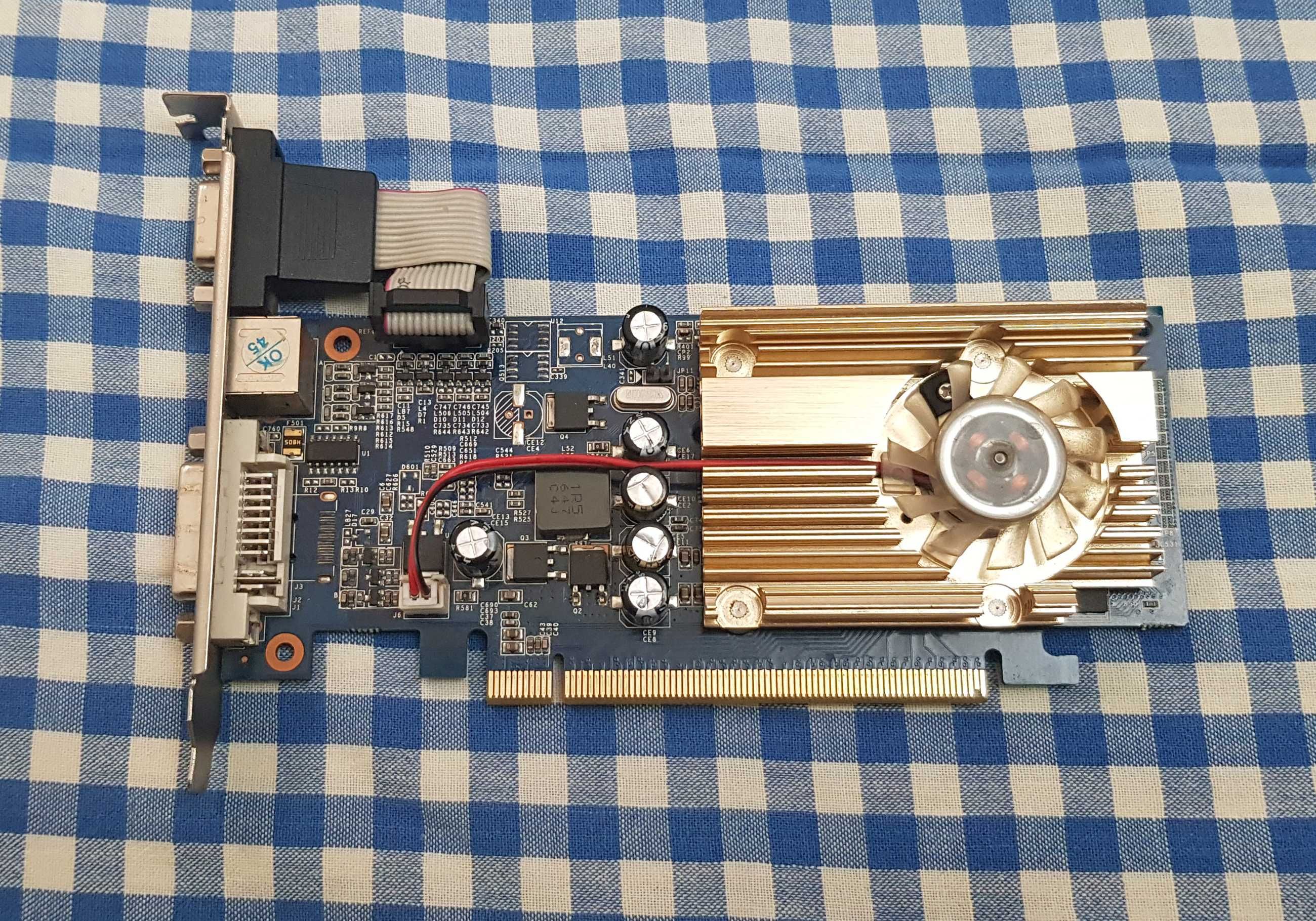 Placa video PCI-E veche functionala pentru retro gaming