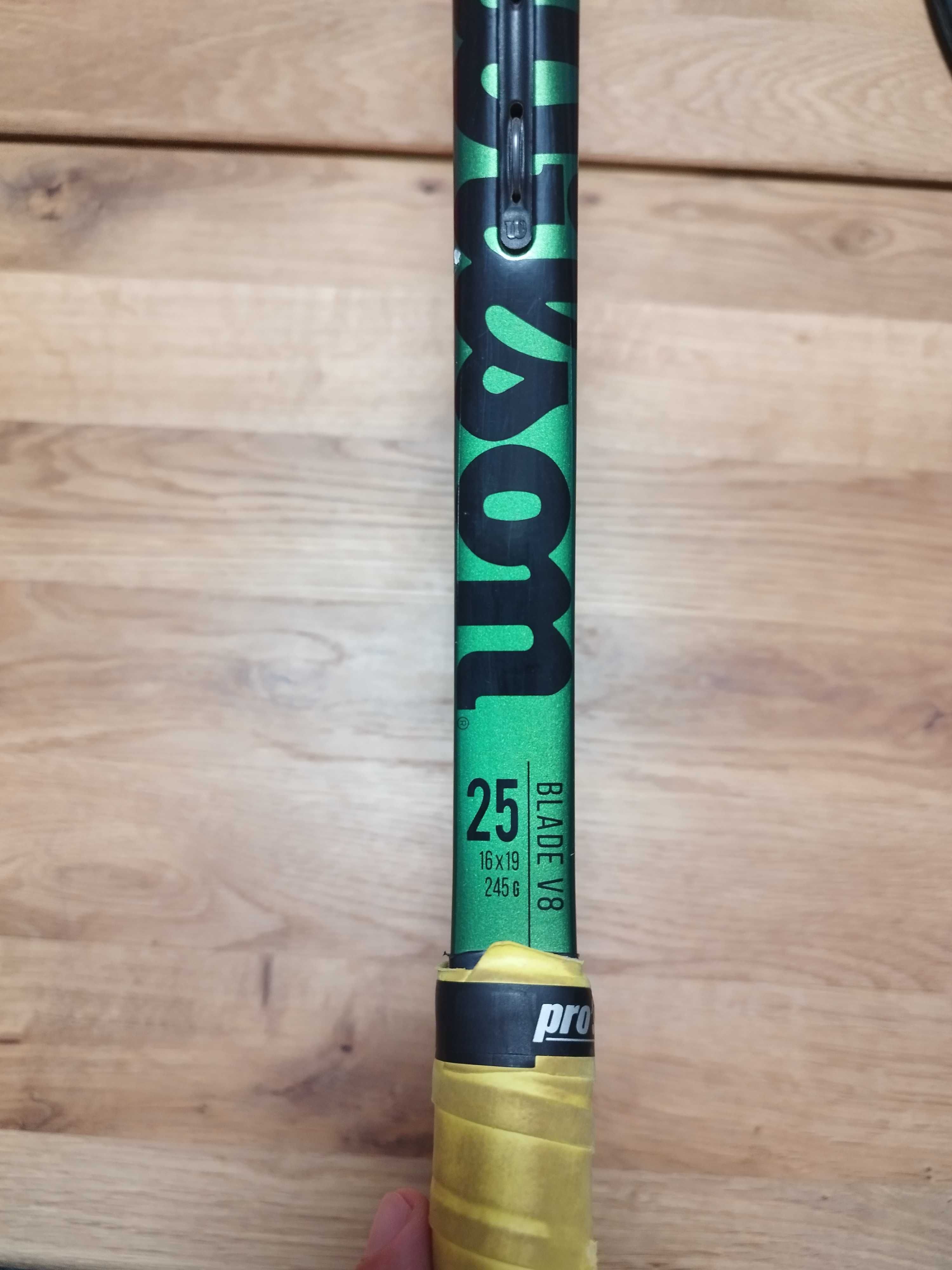 Детски тенис ракети Wilson Blade 26 v8, Blade 25 v8 и Blade 25 v9