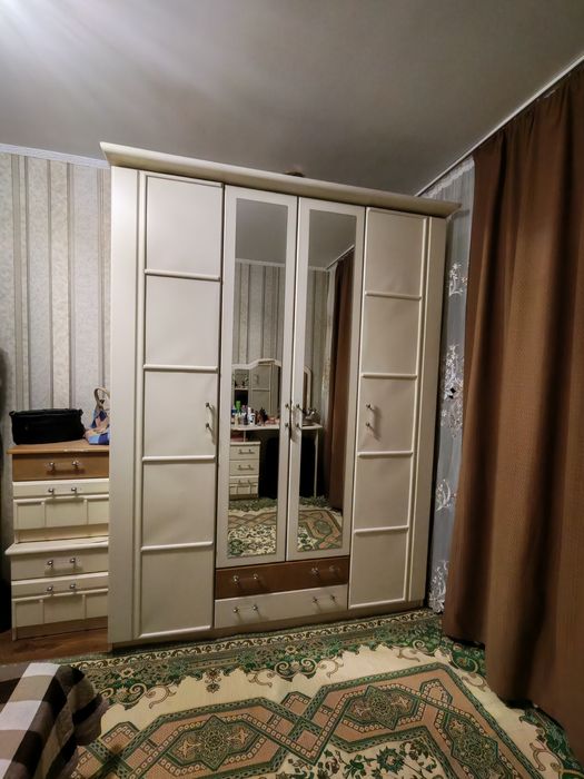 Продам спальный гарнитур