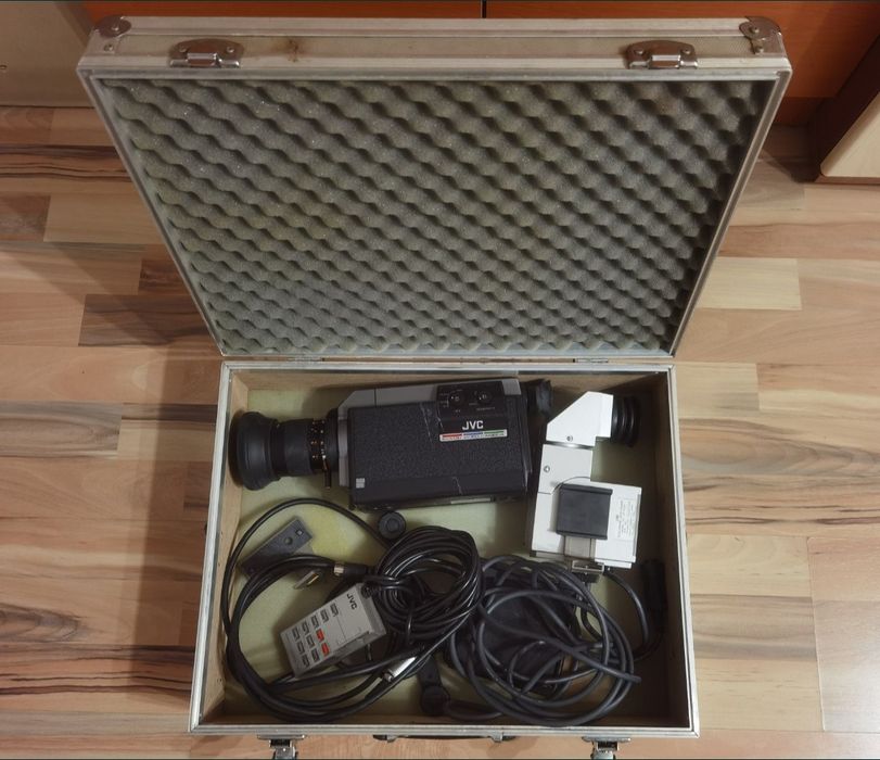 Cameră video colectie retro vintage JVC GX-66E anii 80 geanta metalica