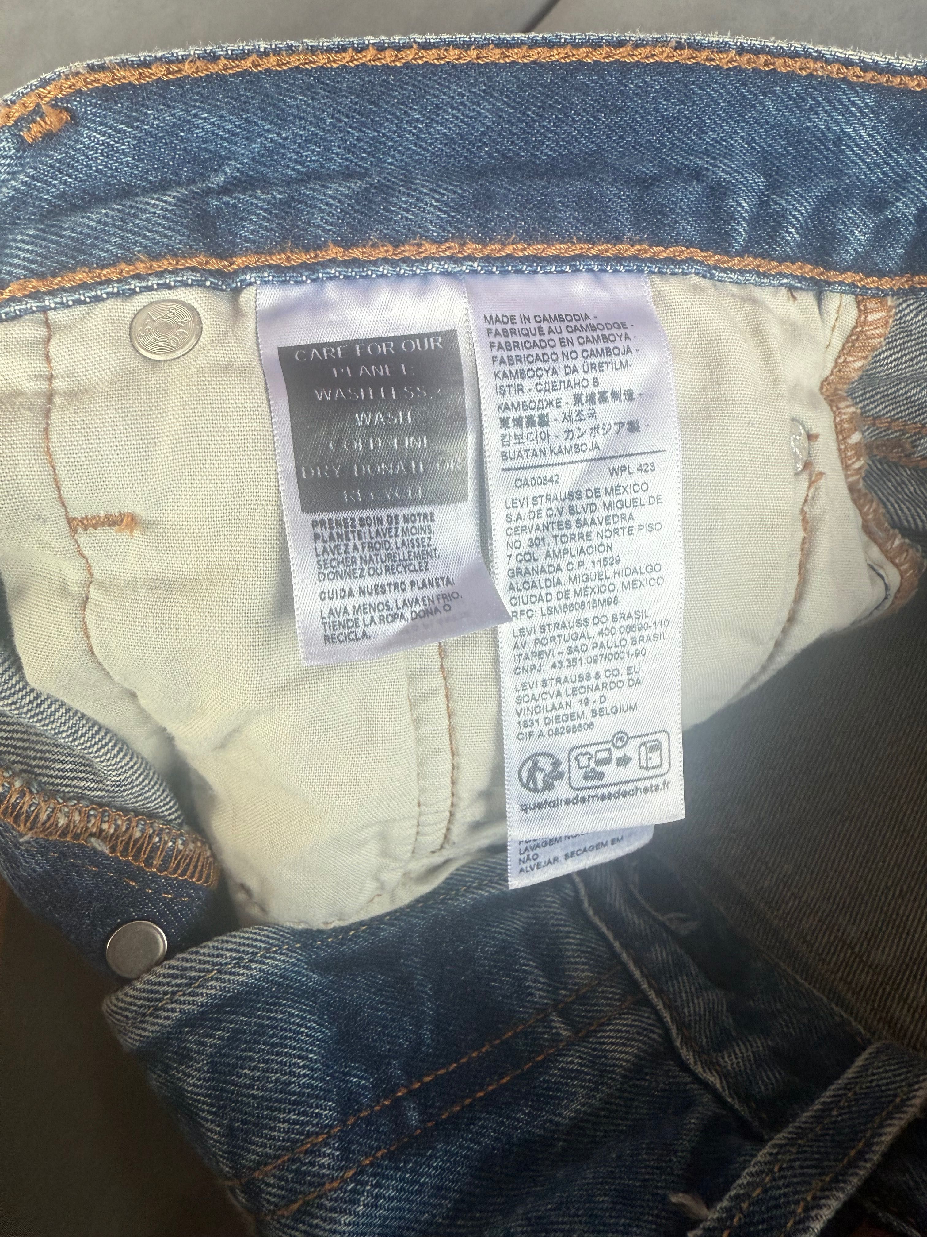 дамски дънки тъмно сини на марката Levi’s
