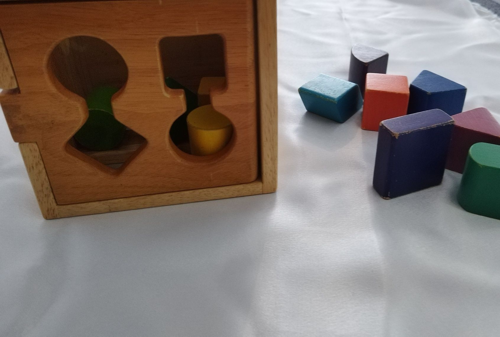 Vând jucarie- cub educational puzzle din lemn