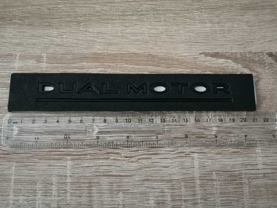 Tesla Dual Motor черен гланц надпис