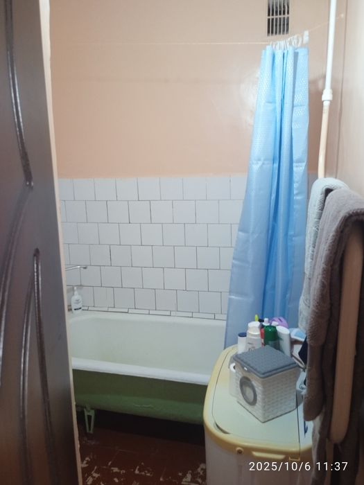 Продаётся 1/3/4эта.Яшнобод.42.кв м Кадышива Асалобод-2.срочно.