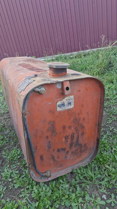 Топливный бак тракторный