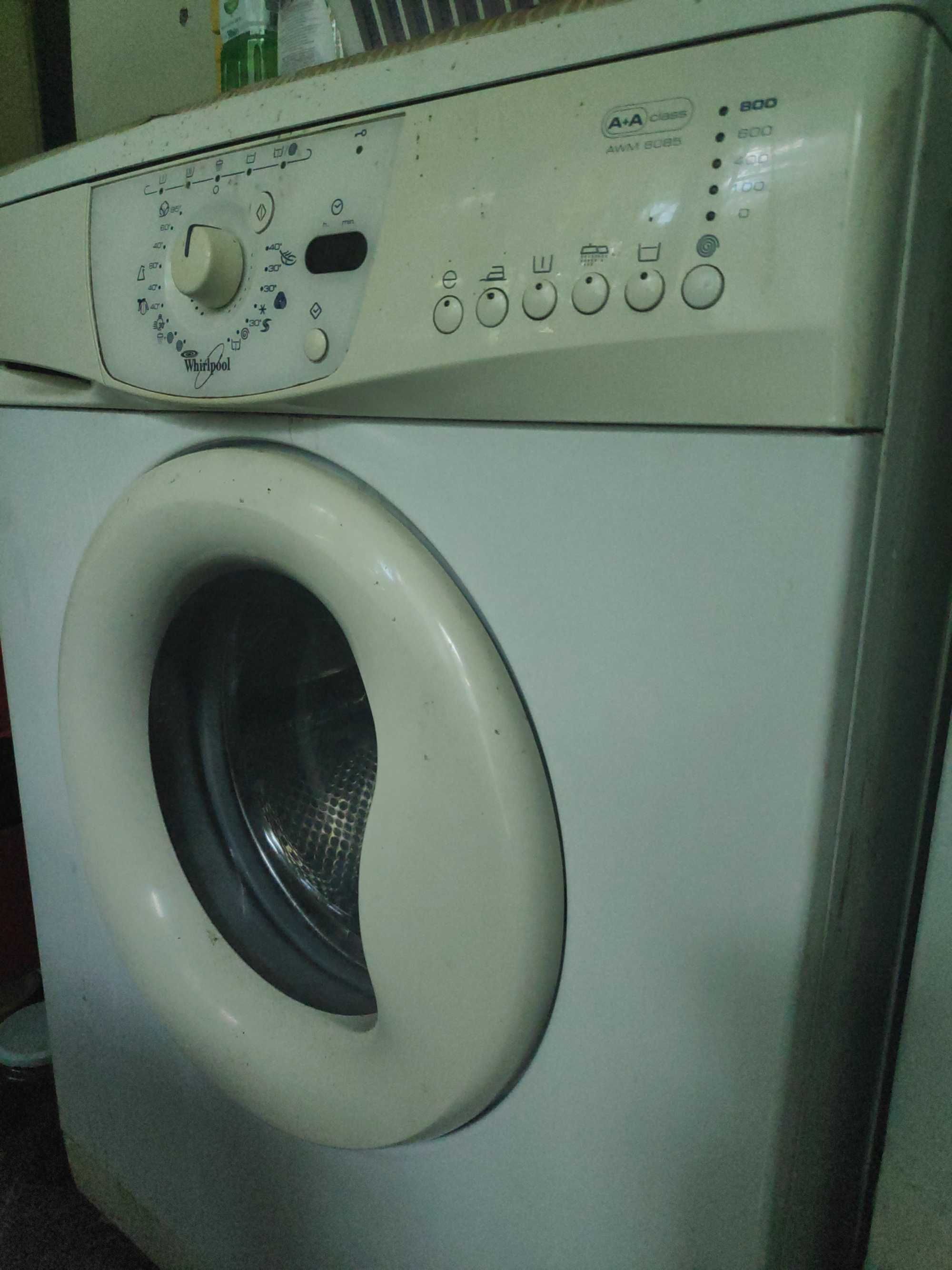 Продавам пералня Whirlpool