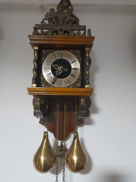 Vând ceas mecanic cu pendul