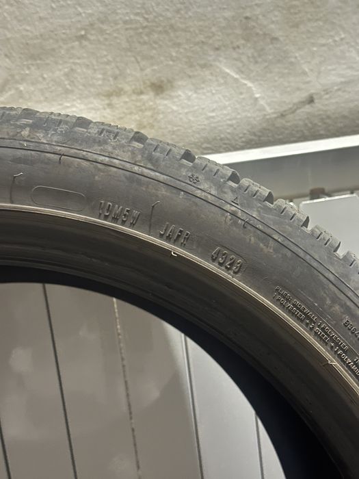 Гуми Dunlop 255/40/19 зимни ДОТ 4923