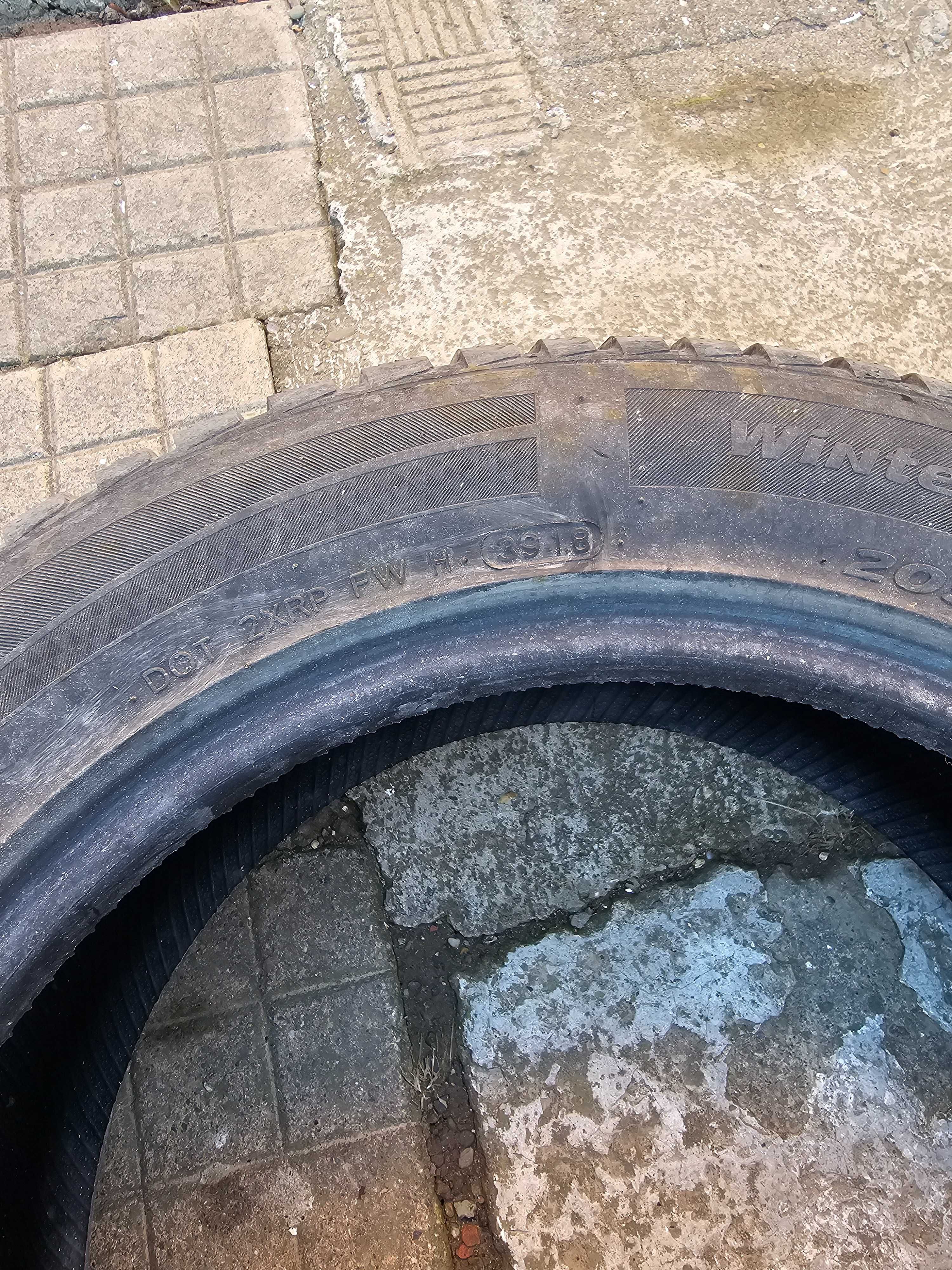 Vând set de  4 pneuri Hankook 205/55/R16 91T M+S !
