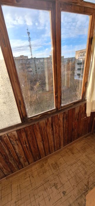 Продам 1 комн., 13 мкр., 4 этаж неугловая.