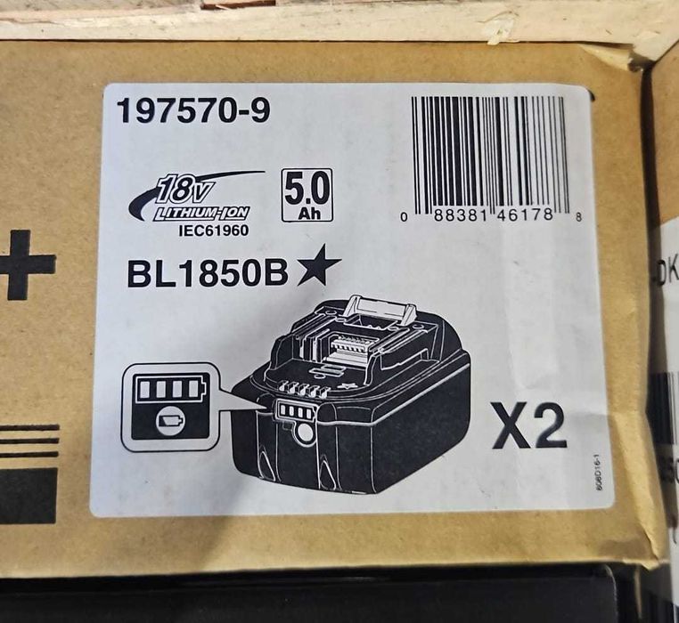 MAKITA Set acumulatori 18V si incarcator, LXT