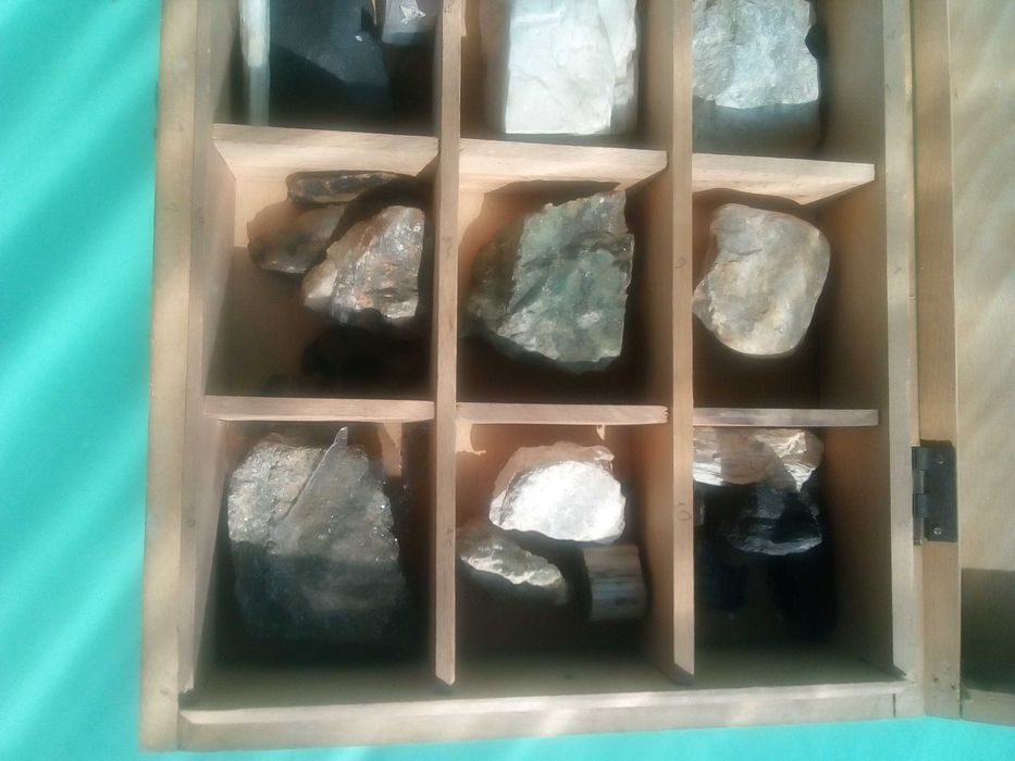 Сбирка,Учебна,Геоложка,Скални,Породи