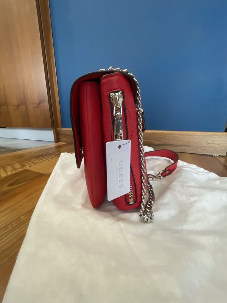 Дамска чанта Guess