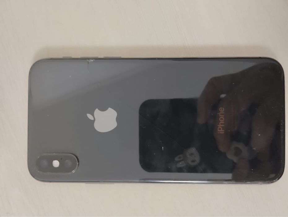Айфон х сзади немного трещина 100акб