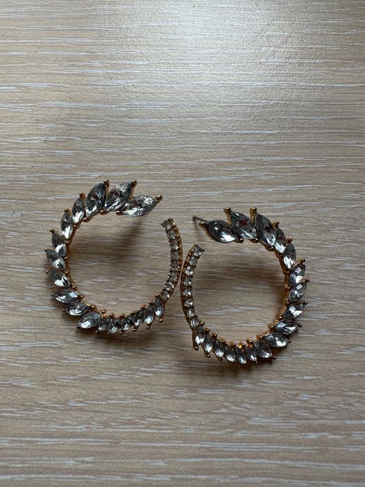 Елегантни обеци за повод