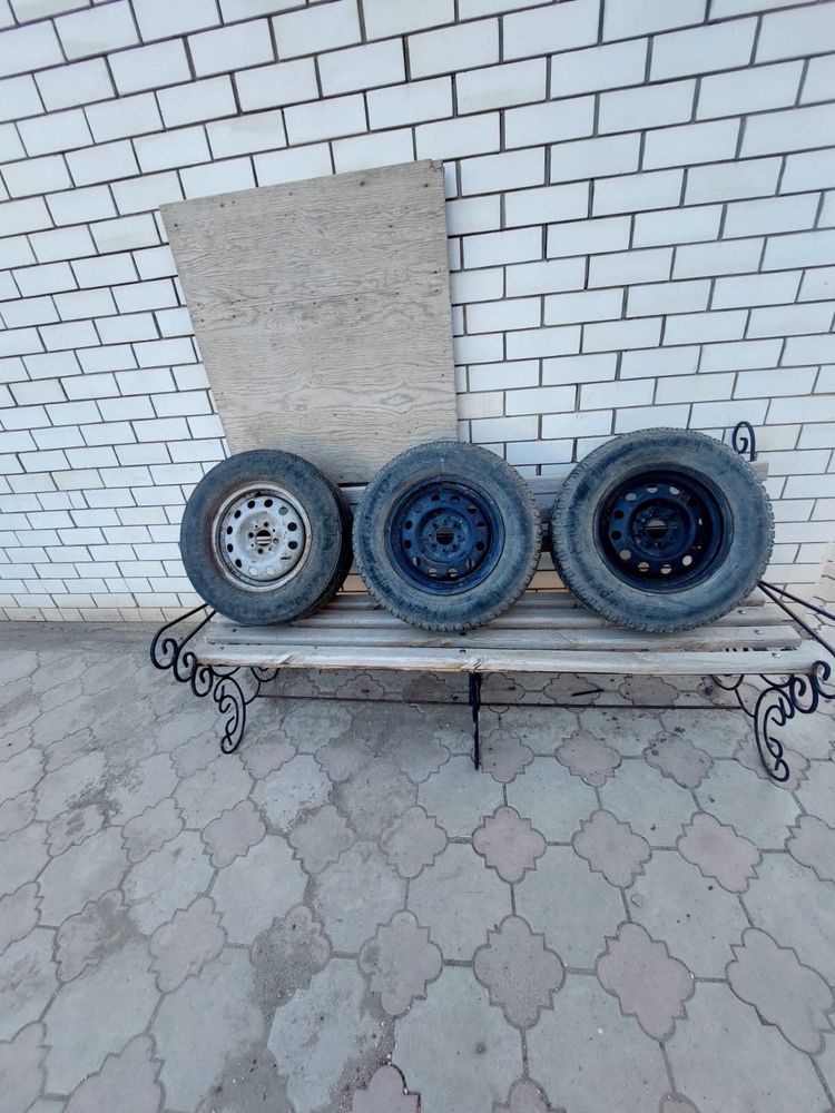 Продам комплект колес