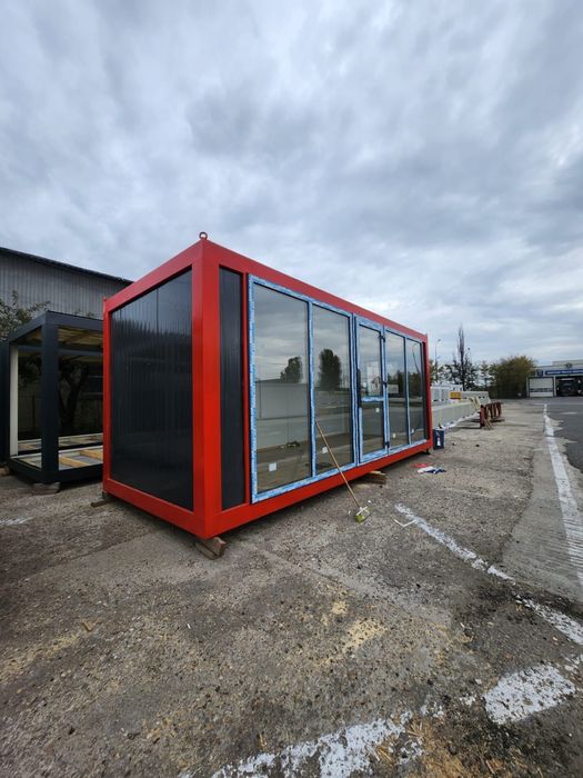 Vand containere standrade urgent la super preț