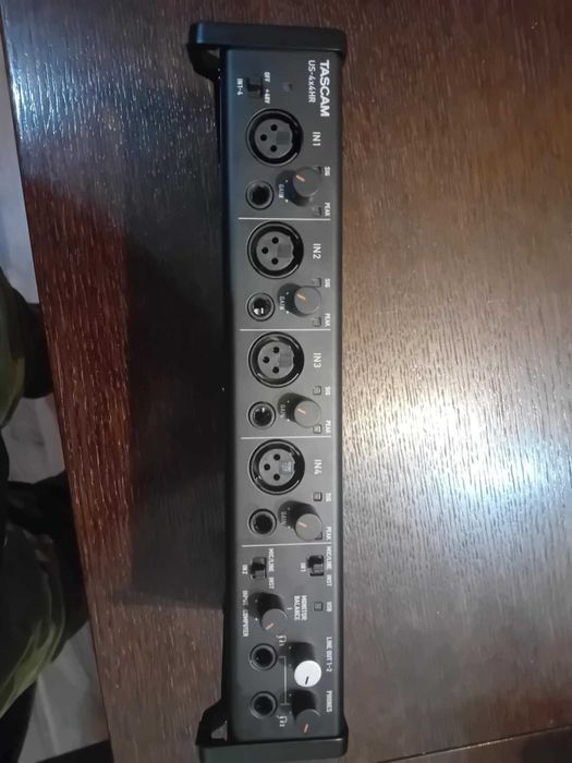 Аудио Интерфейс Tascam 4x4