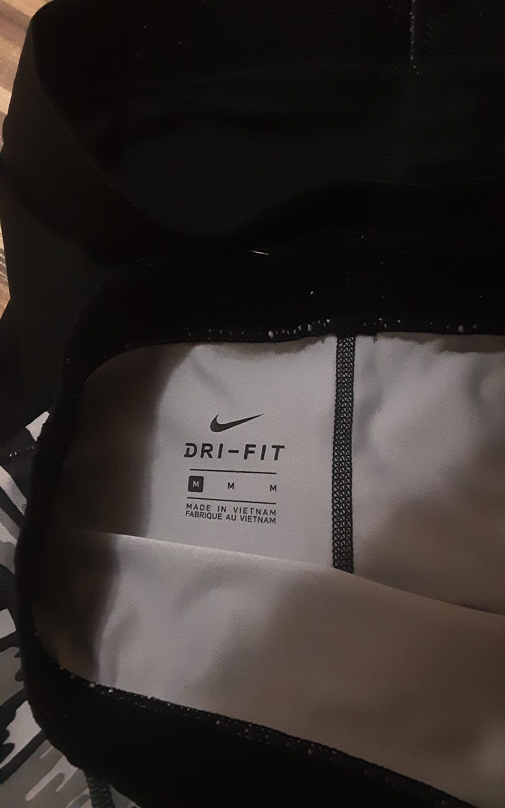 (S) NIKE PRO оригинални къси клинове (35лв) и тениски (30лв)