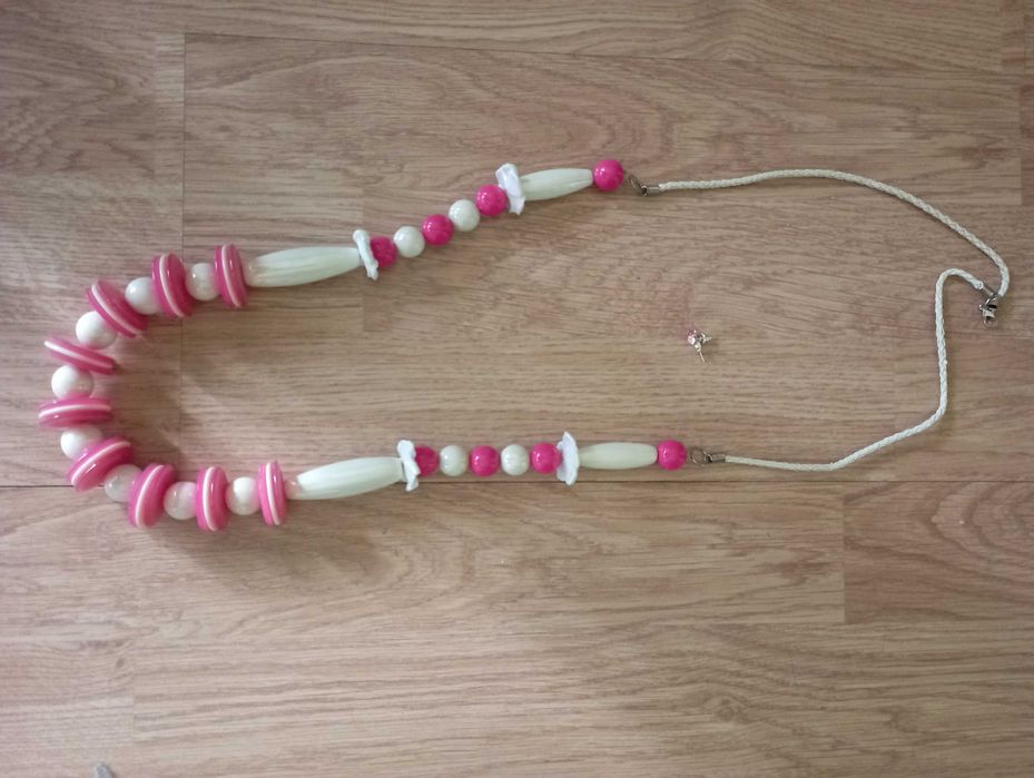 Готови стилни дамски комплекти бижута