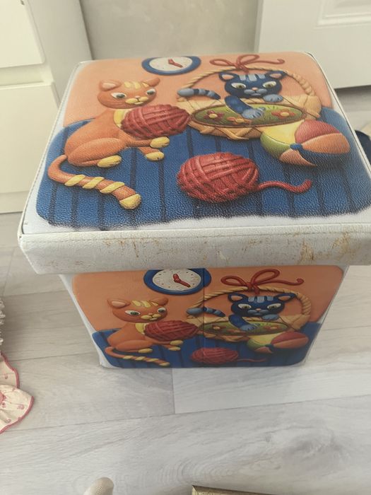 Пуфик внутри можно складывать вещи