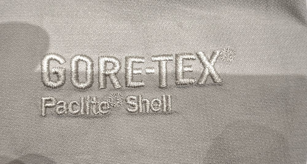 The north face Gore-tex paclite яке XL