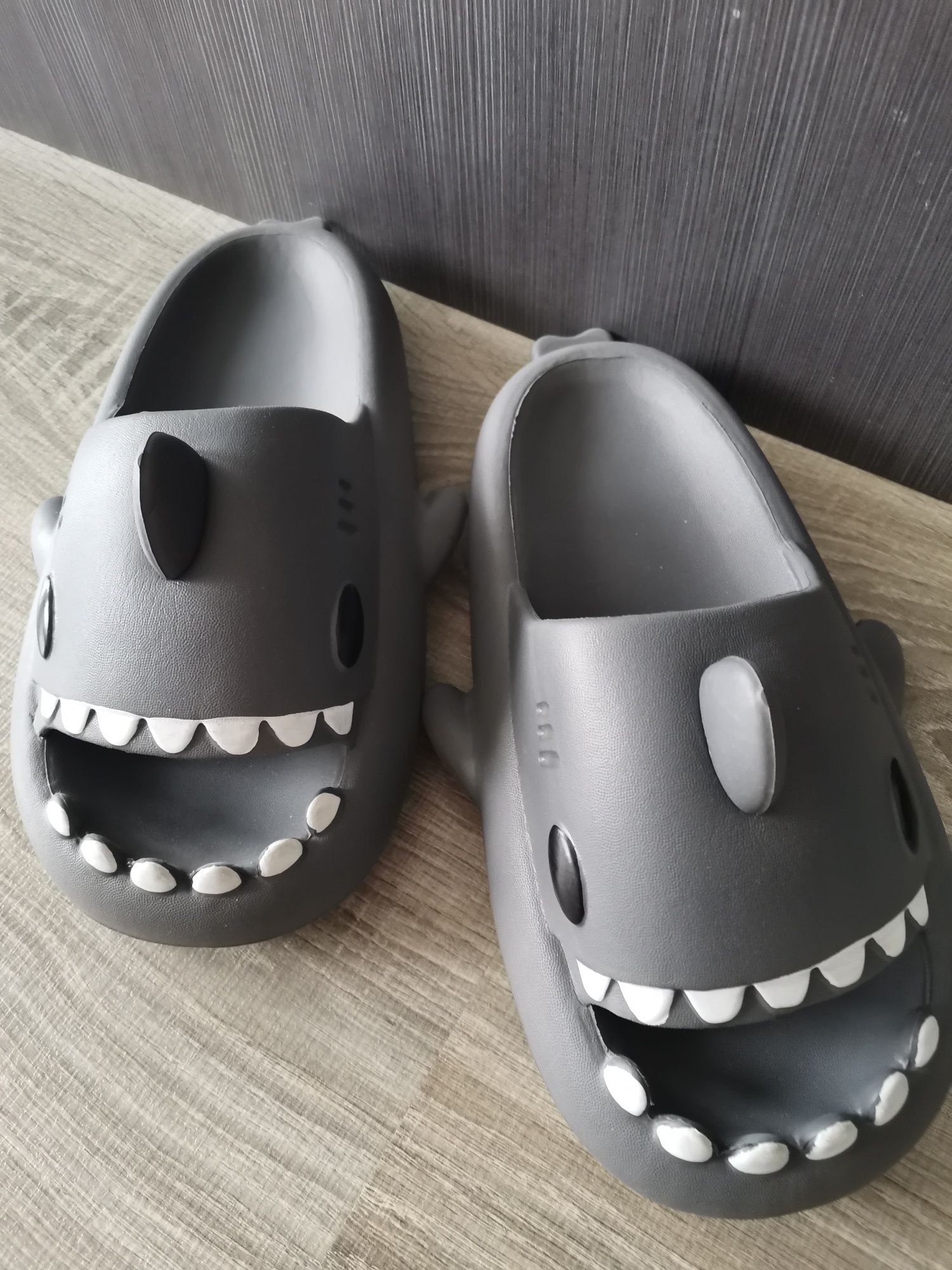 Джапанки акули Shark slides размер 39