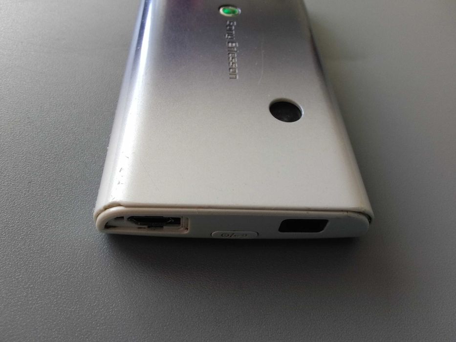 Sony Ericsson Xperia X8 (E15i) + забядно