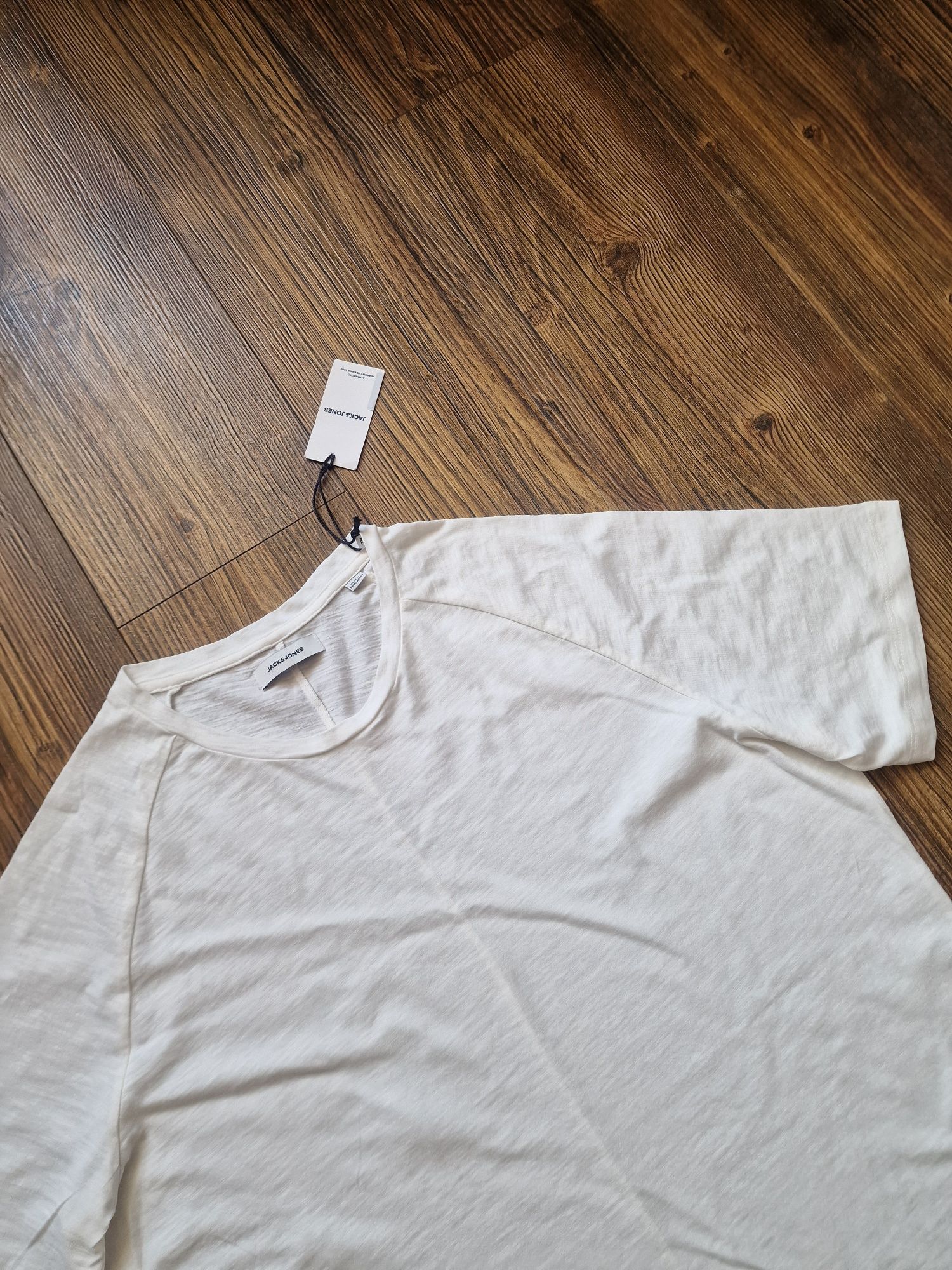 Страхотна мъжка тениска JACK & JONES размер XL , нова с етикет