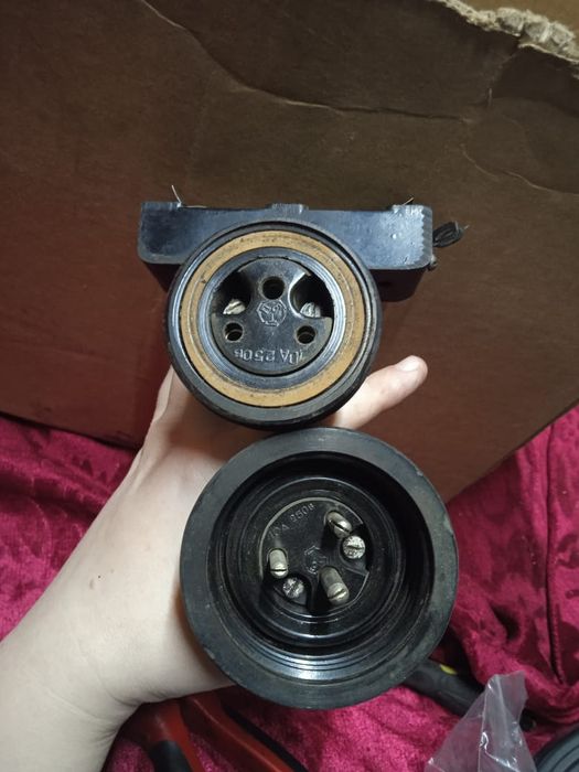 Продам высоковольтную трёхфазную розетку.