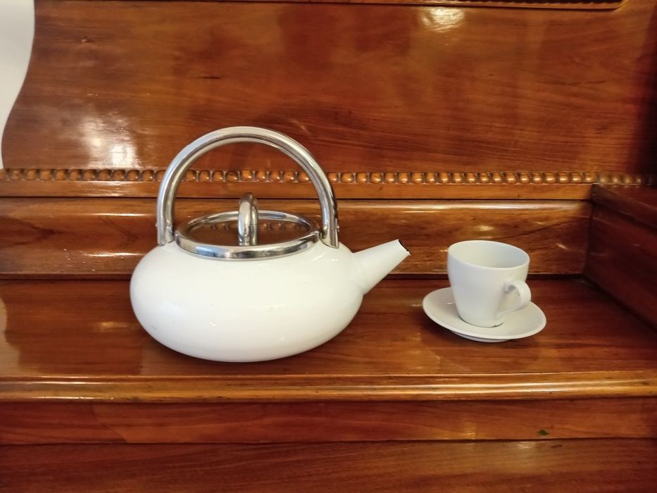 Ceainic emailat vintage, Germania