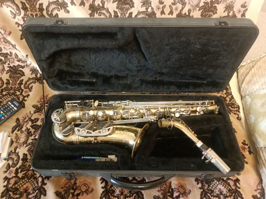 Продам саксофон альт