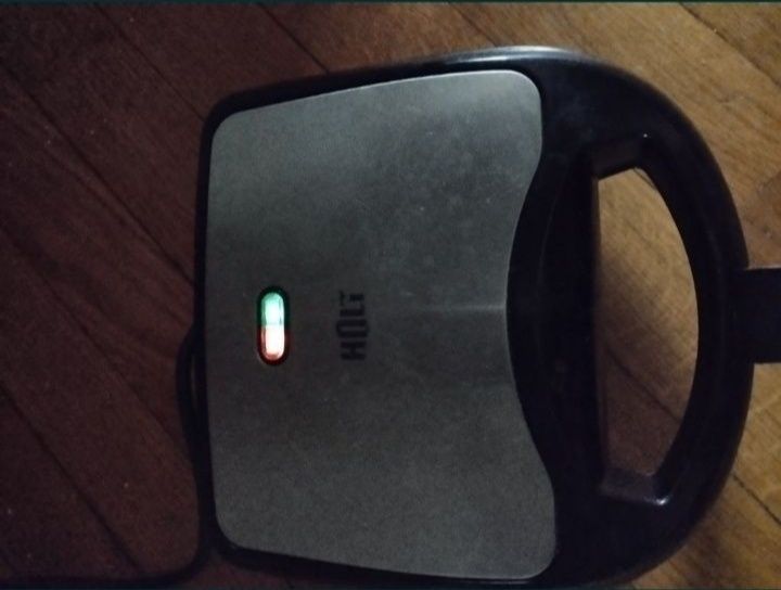 Сэндвичница Hotl.Сковорода Gipfel.Всё в отличном рабочем состоянии.