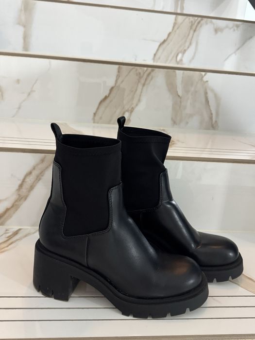 Боти на ZARA с дебела подметка, удобни за ежедневие