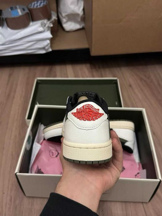 Adidasi Nike Air Jordan 1 Travis Scott Black Olive Low