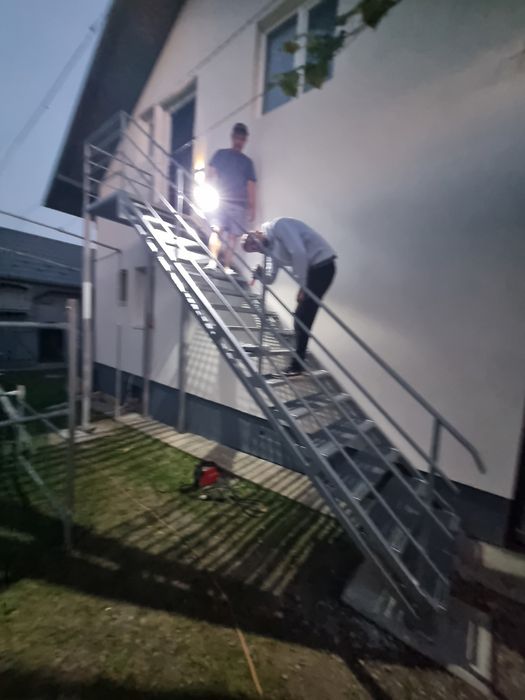 Scări metalice exterior