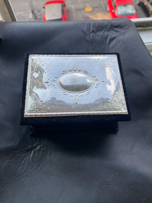 Cutie argint 925,bijuterii stantata model deosebit,in stare f buna!!