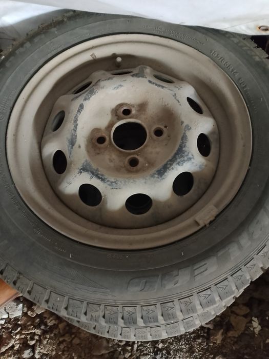 Продам зимние шины с дисками б/у в хорошем состоянии, размер 185/60/14