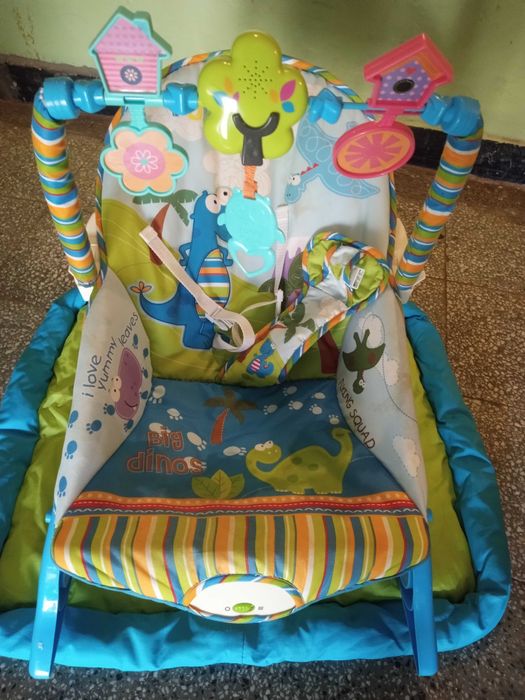 Детски шезлонг с вибрации и мелодии