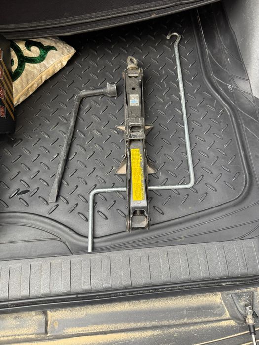 Домкрат от Тойота Камри Toyota Camry