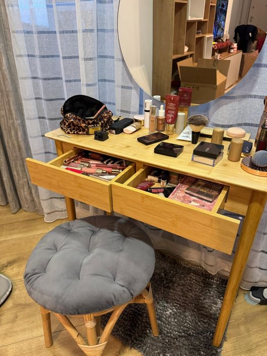 Masa cu oglinda din bambus pentru make up