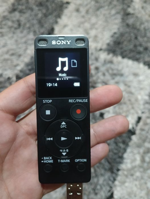 Vând urgent!!! Reportofon Sony ICD-UX560