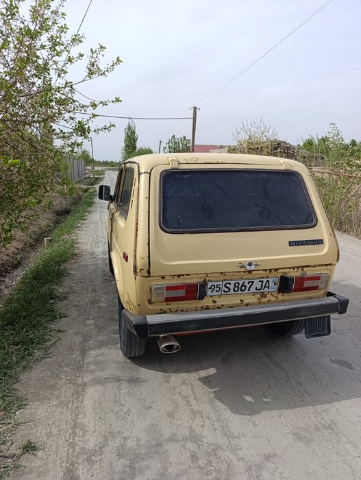 Niva 2121 Sotiladi