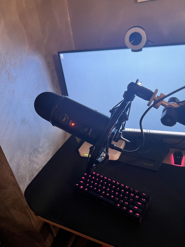 Микрофон Blue Yeti Blackout USB + Blue Radius III (Shockmount)