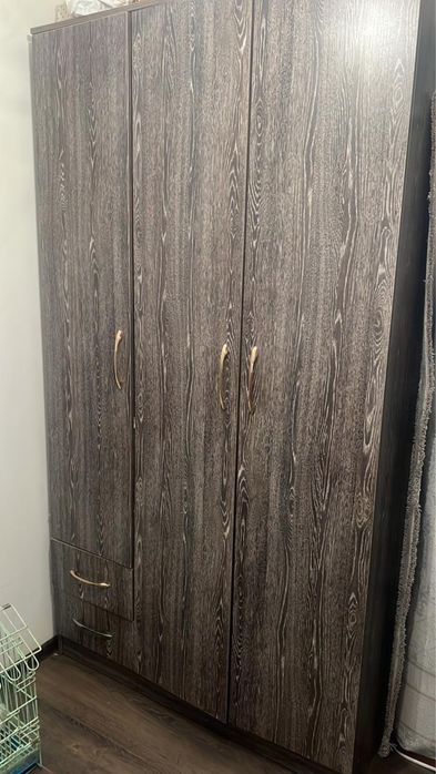 Продам большой шкаф