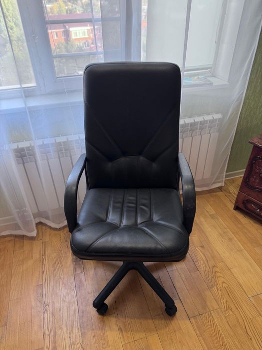 Офисное кресло