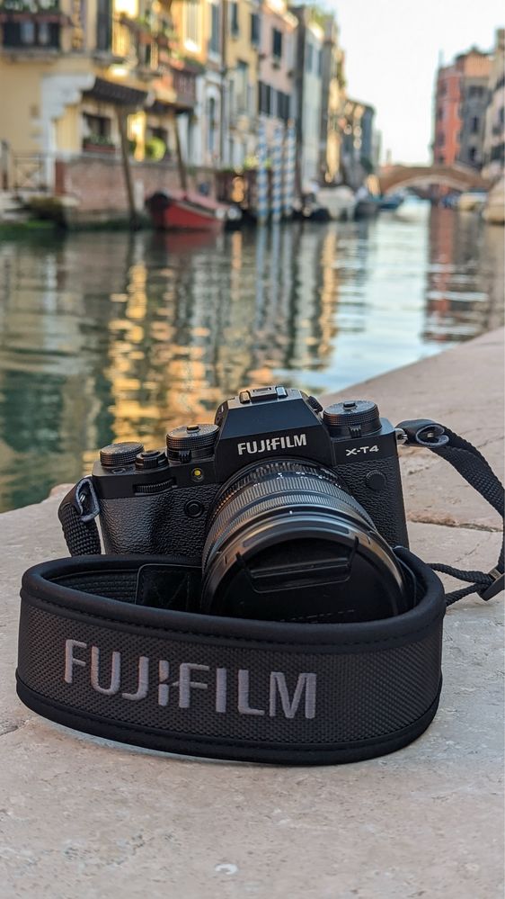 Продам Fujifilm xt4! С объективом 15-45!