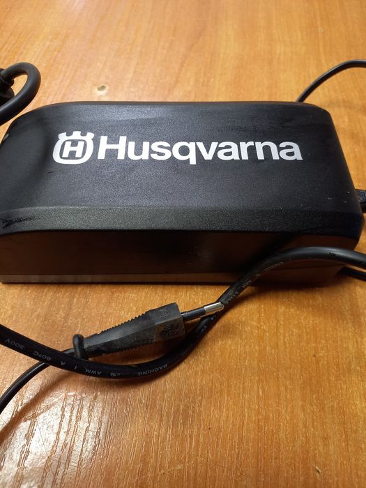 HUSQVARNA Зарядно устройство