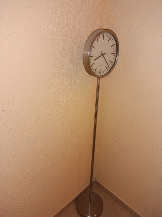 Часовник на стойка