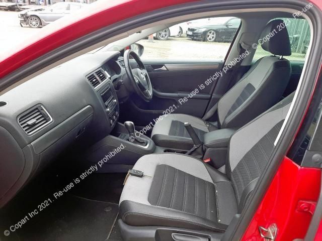 Dezmembrez Volkswagen Jetta 6 [2010 - 2014] Sedan 1.6 TDI DSG (105 hp)
